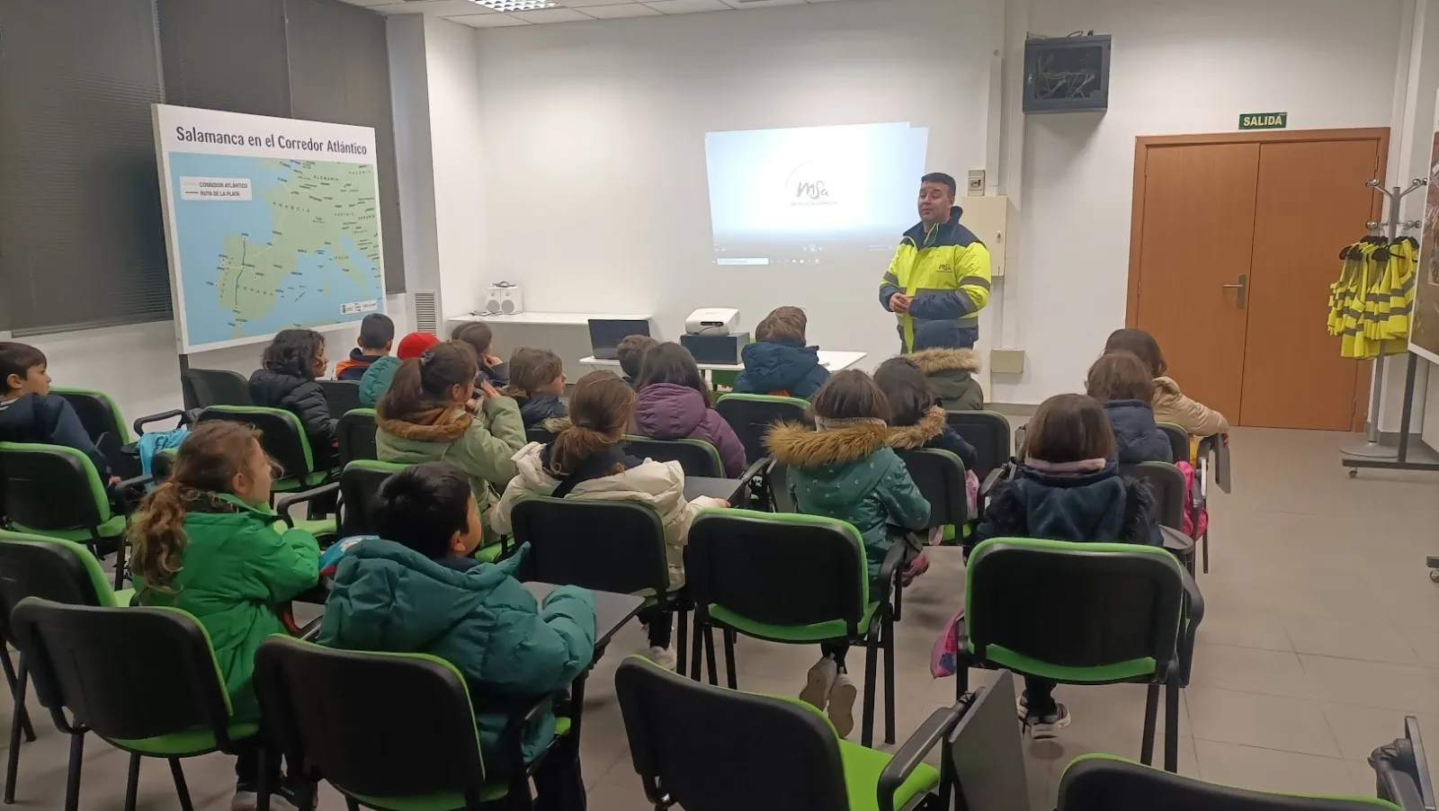Foto 2 - Los alumnos del Colegio Antonio Machado aprenden, disfrutan y se divierten en MercaSalamanca (Fotos)