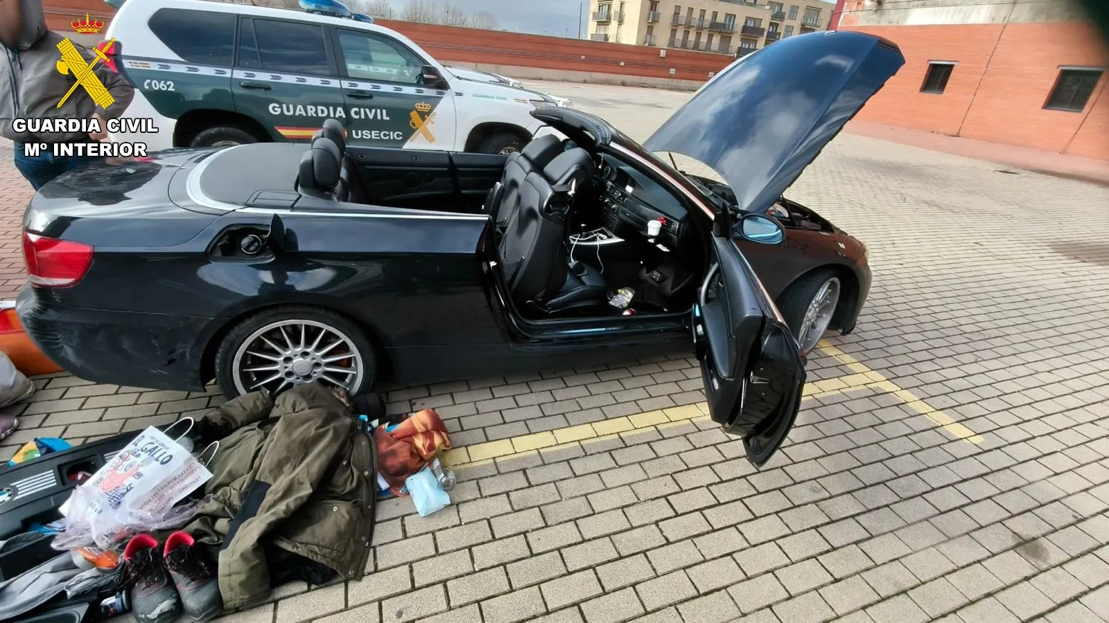 Foto 3 - La Guardia Civil de Salamanca intercepta un veh&iacute;culo con casi 20 kilos de droga camuflados como chocolatinas