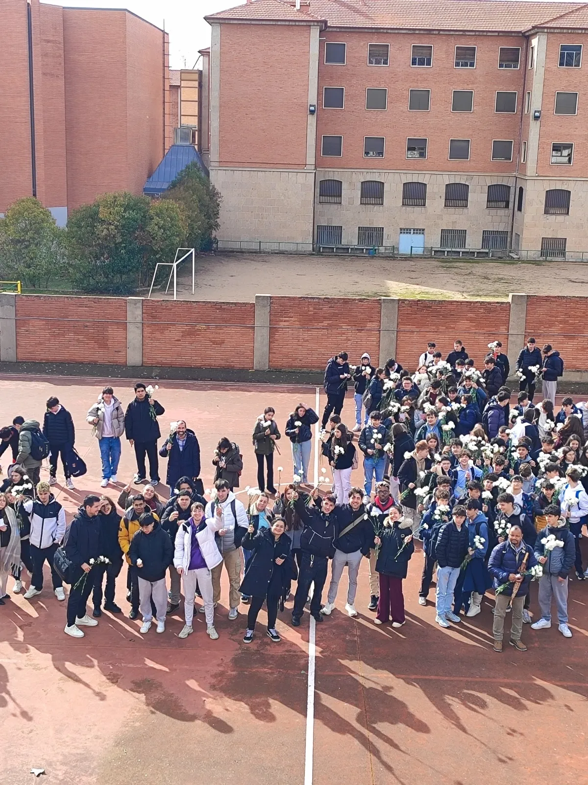 Foto 7 - La 'F&oacute;rmula de la Paz' une a la comunidad educativa del Colegio Sant&iacute;sima Trinidad (Fotos)