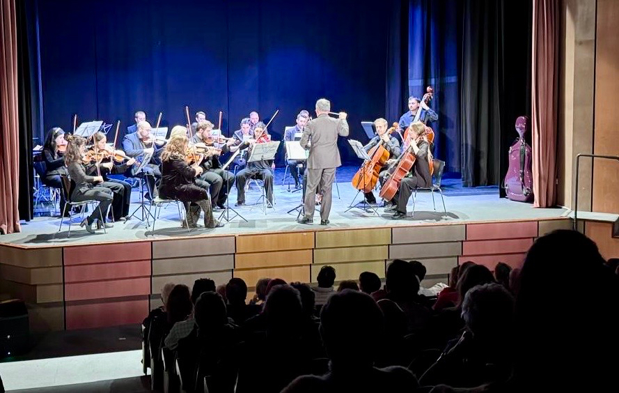 El Concierto de Año Nuevo llena de música y público el Teatro del CDS para dar la bienvenida al 2026