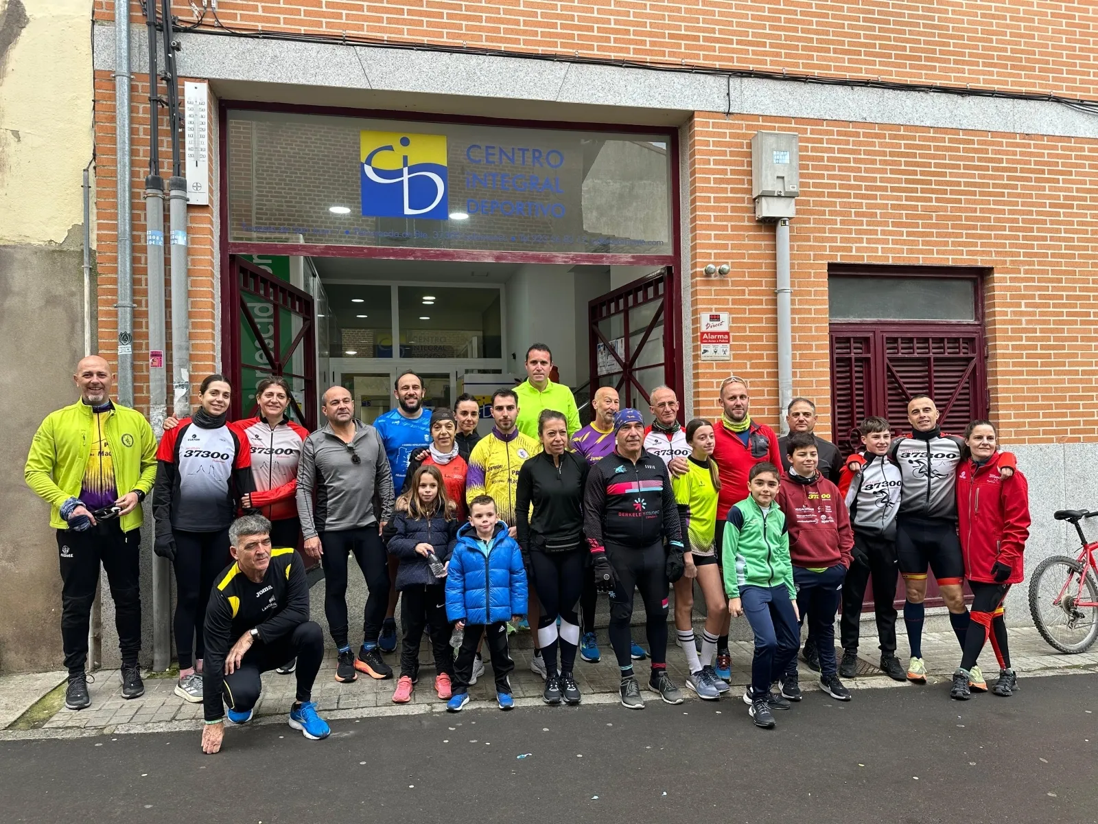 Foto 2 - El triatl&oacute;n solidario navide&ntilde;o desaf&iacute;a al fr&iacute;o y se convierte en un &eacute;xito de participaci&oacute;n y compromiso social