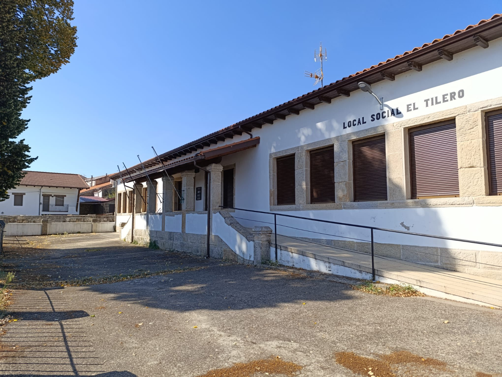 Gestiona un bar gratis en Navasfrías: oferta sin alquiler