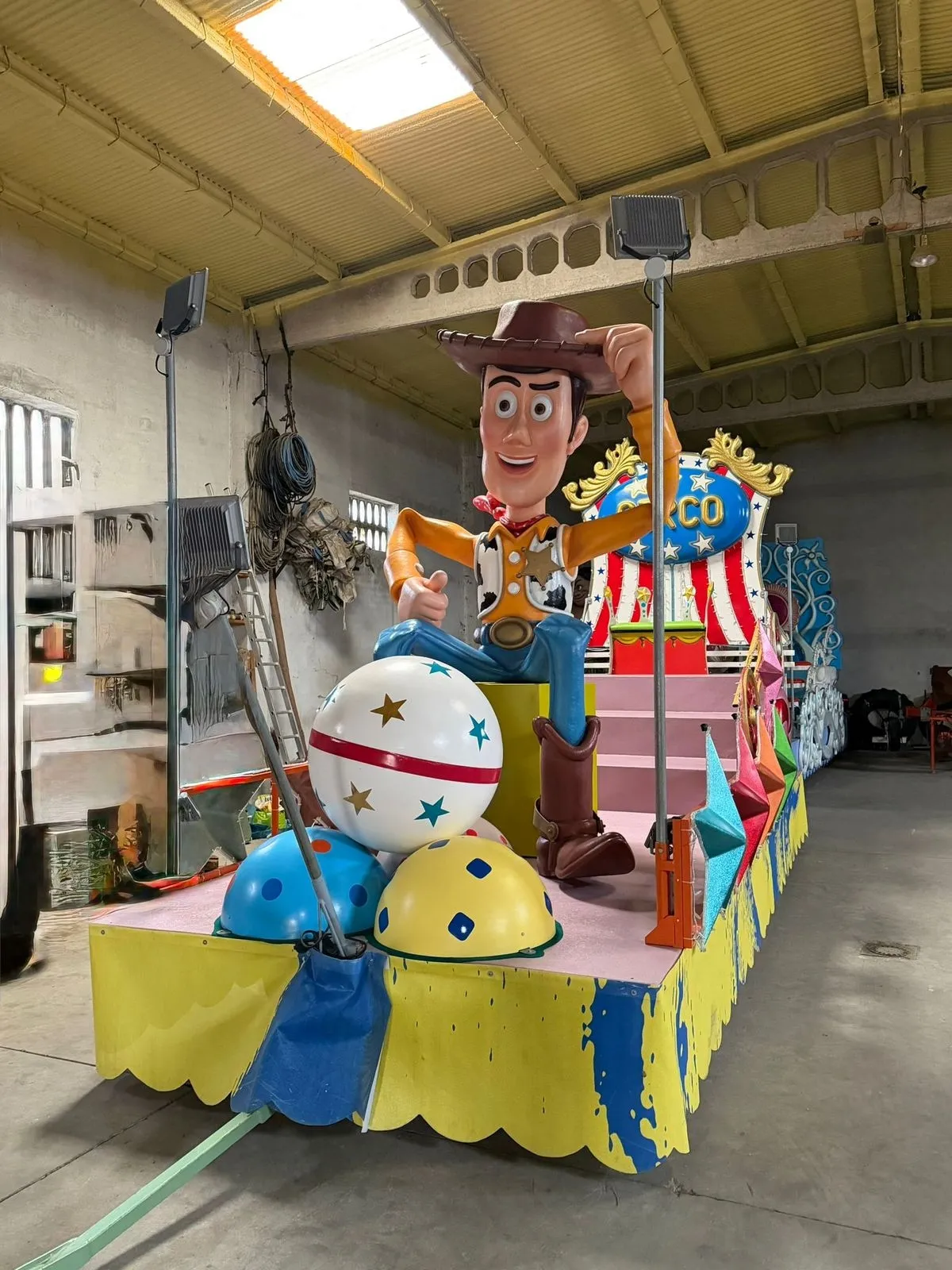 Carrozas para la cabalgata de los Reyes Magos en Villamayor