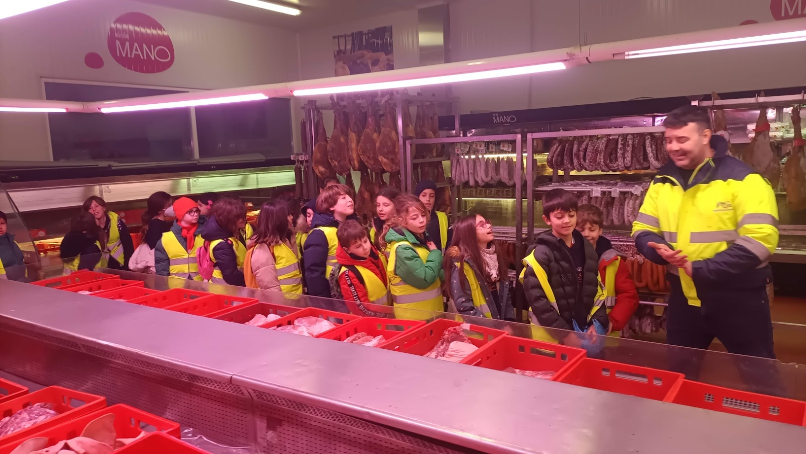 Alumnos del Colegio Antonio Machado visitan MercaSalamanca