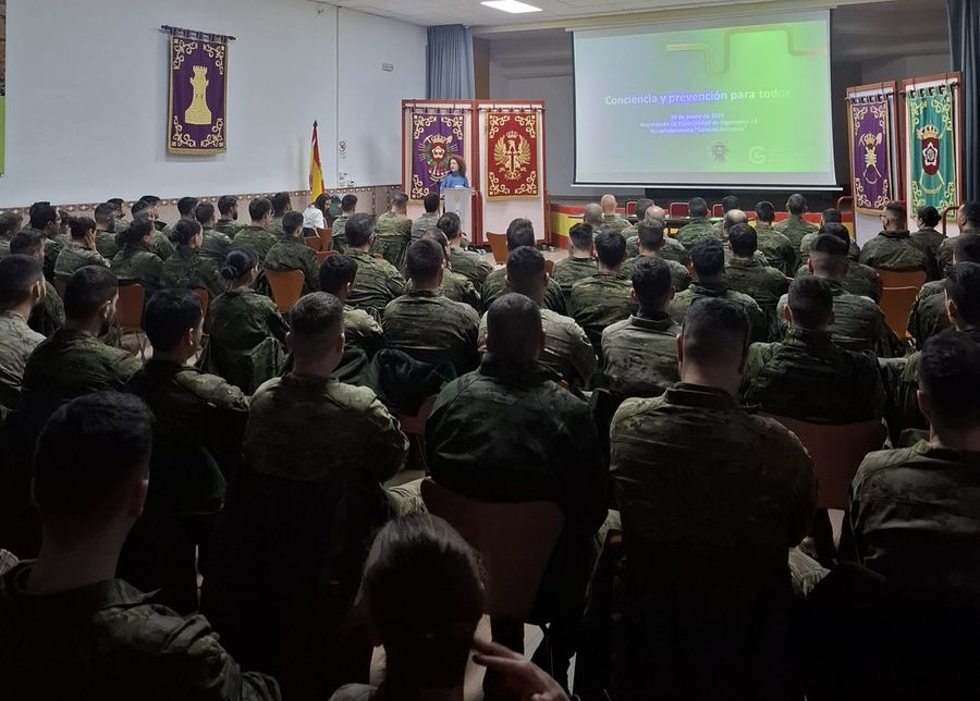 AECC Salamanca forma a 800 militares del Regimiento de Ingenieros contra el cáncer