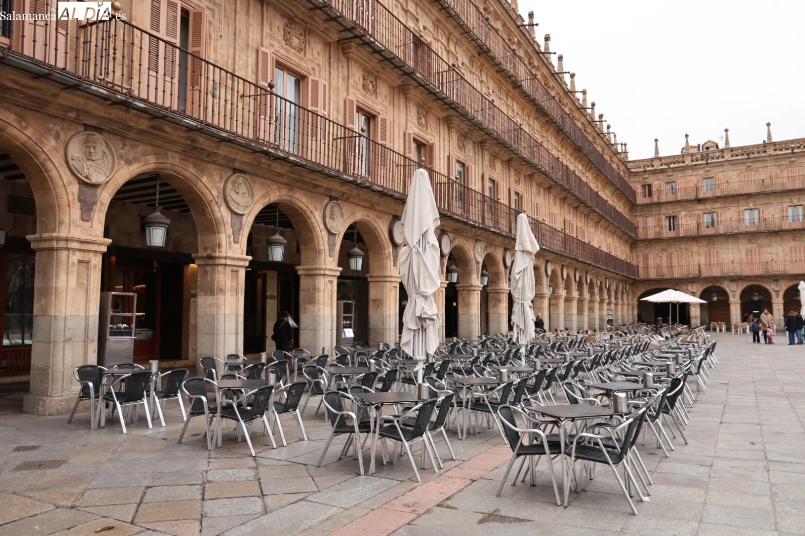 El frío intenso vacía el centro de Salamanca en el último domingo de la Navidad | Fotos: David Sañudo