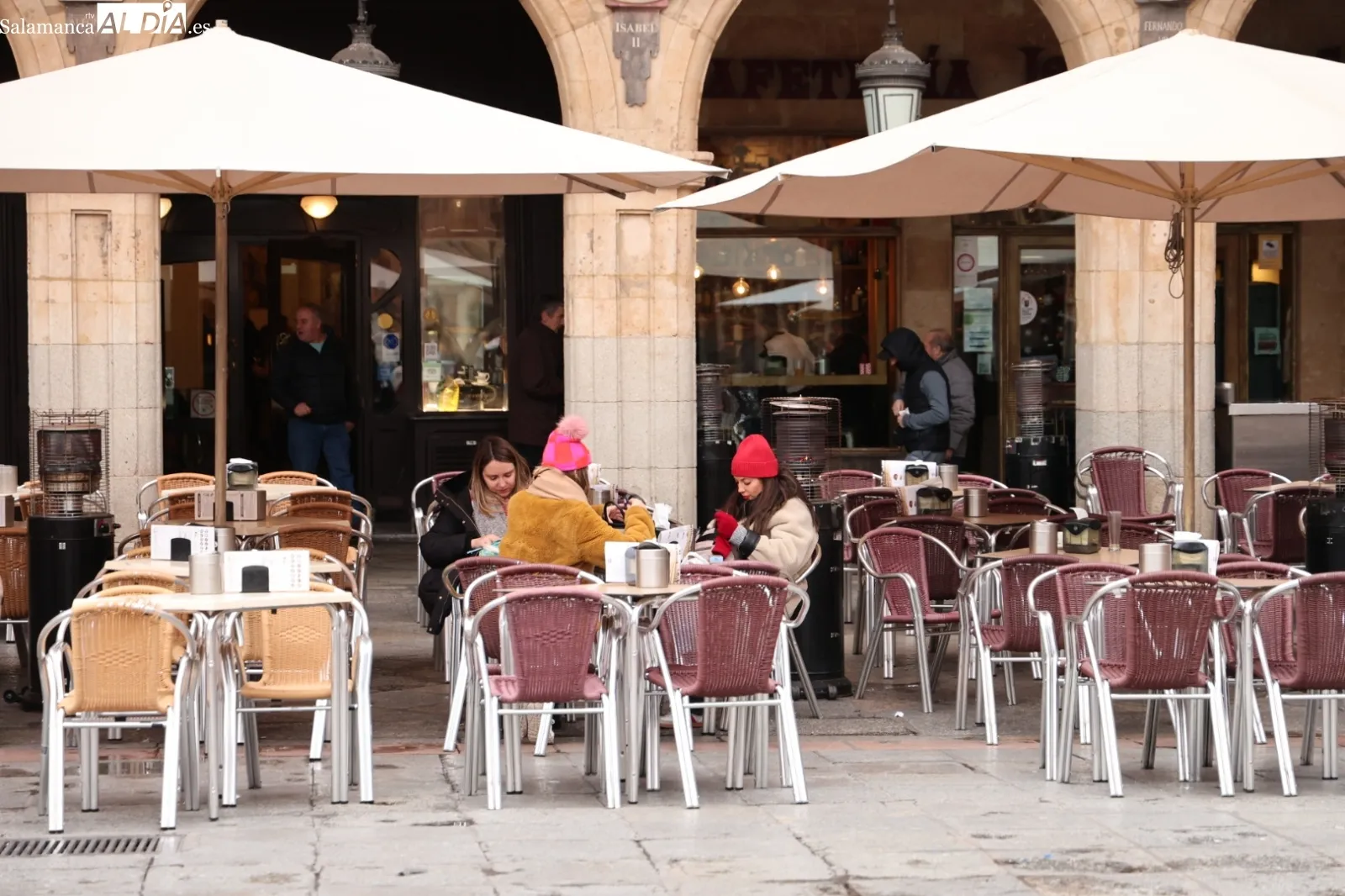El frío intenso vacía el centro de Salamanca en el último domingo de la Navidad | Fotos: David Sañudo