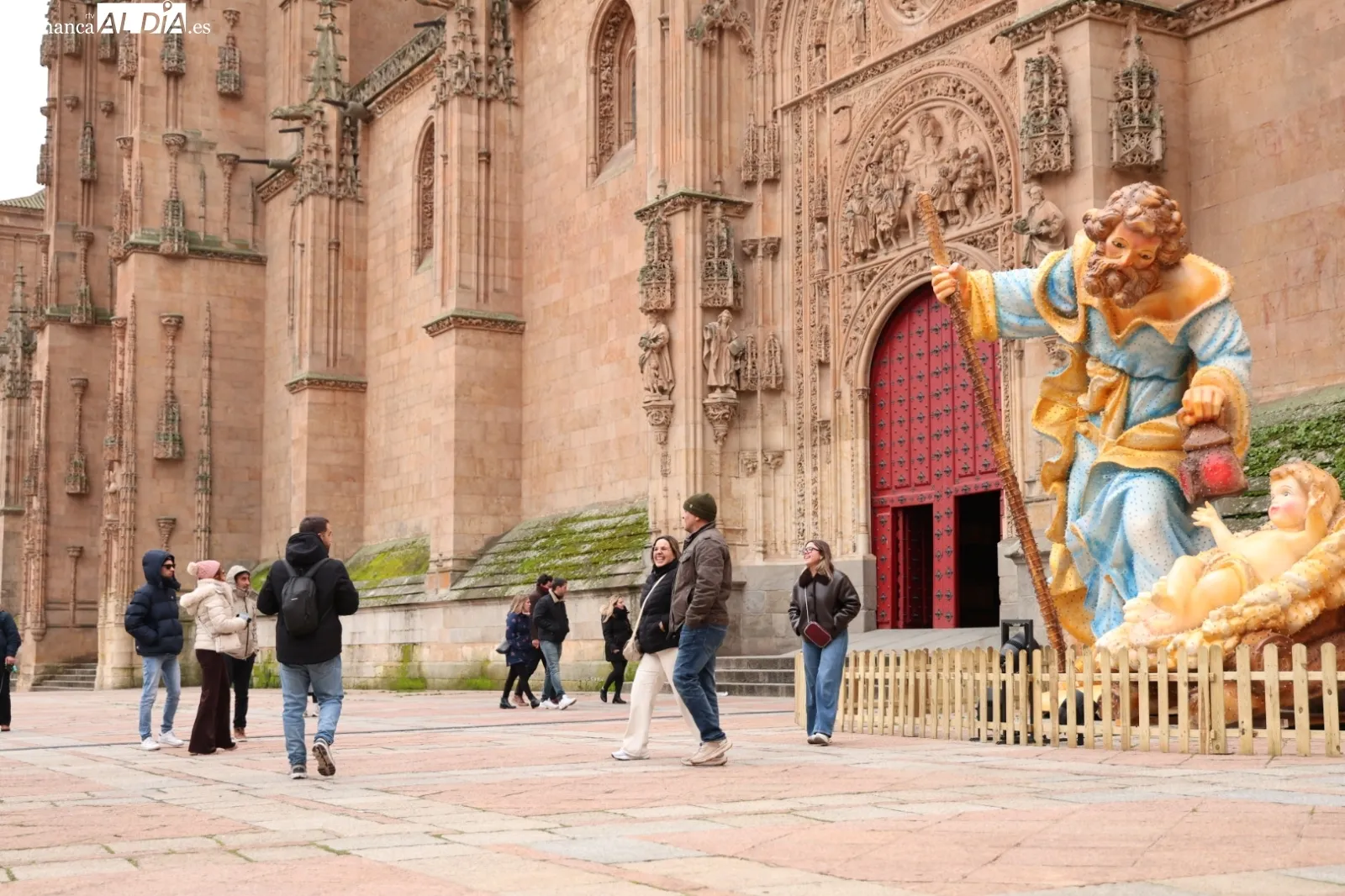 El frío intenso vacía el centro de Salamanca en el último domingo de la Navidad | Fotos: David Sañudo