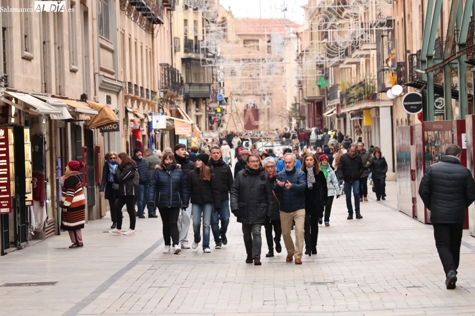El frío intenso vacía el centro de Salamanca en el último domingo de la Navidad | Fotos: David Sañudo