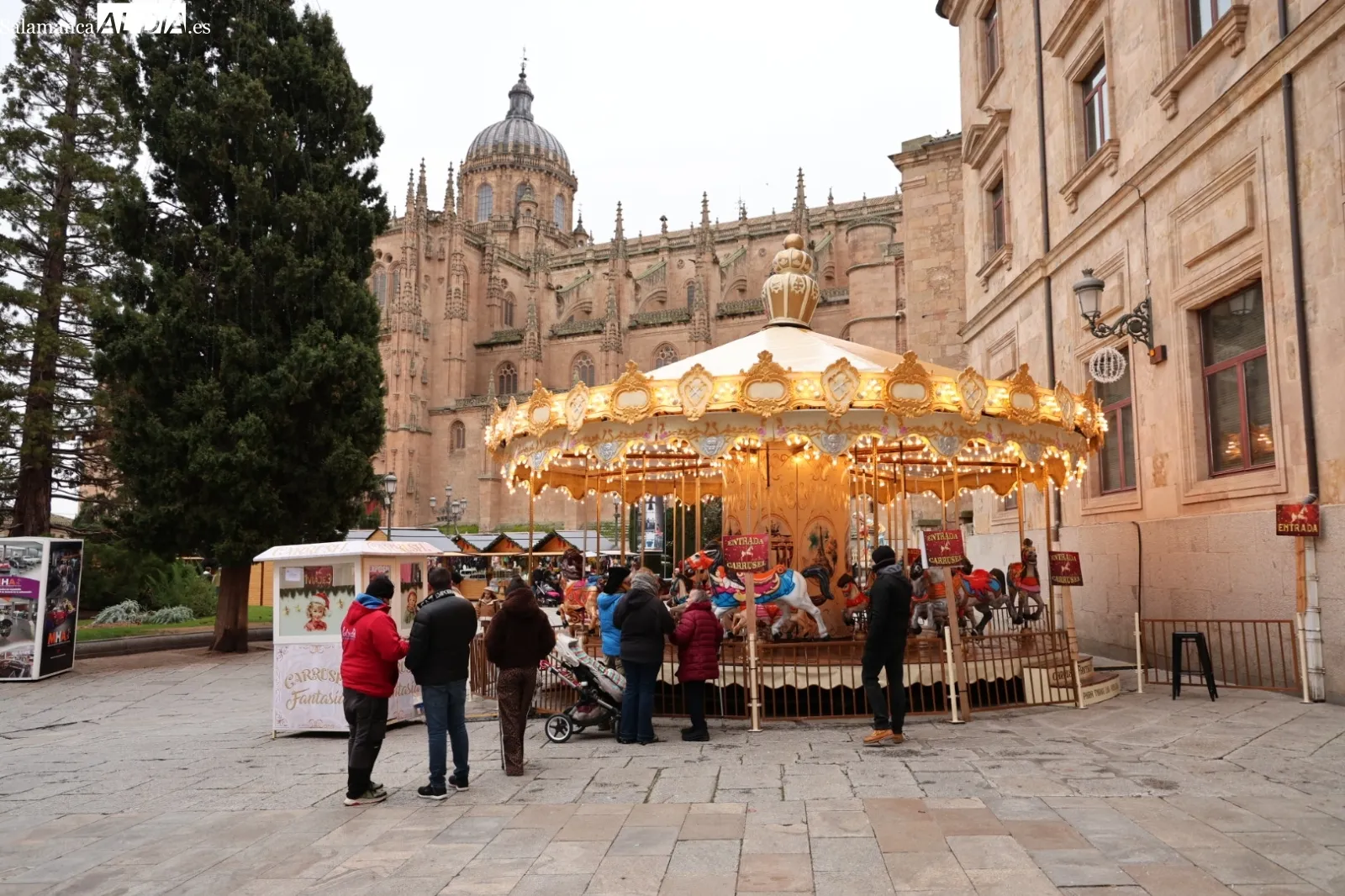 El frío intenso vacía el centro de Salamanca en el último domingo de la Navidad | Fotos: David Sañudo