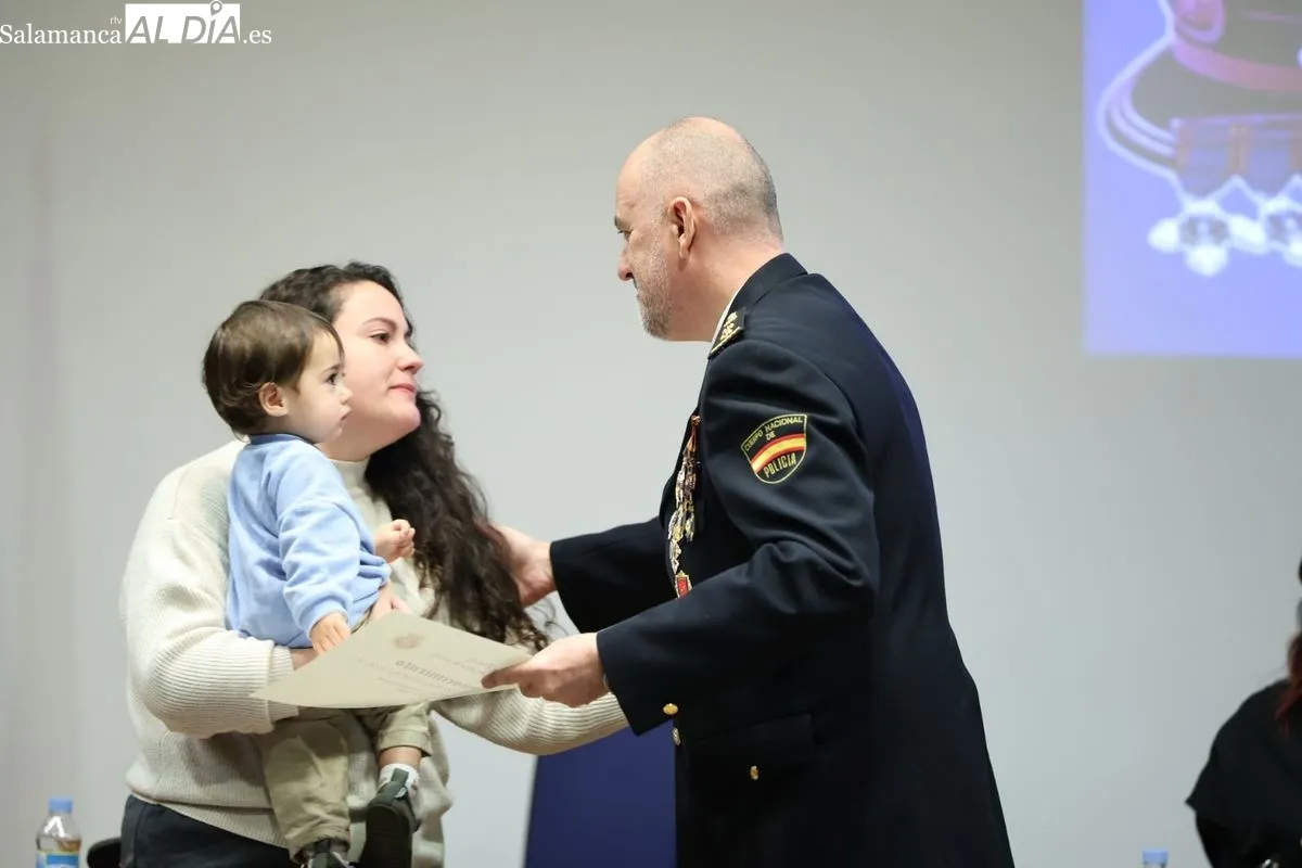 Entrega de condecoraciones en Salamanca por el 202 aniversario de la Policía Nacional. Foto de David Sañudo