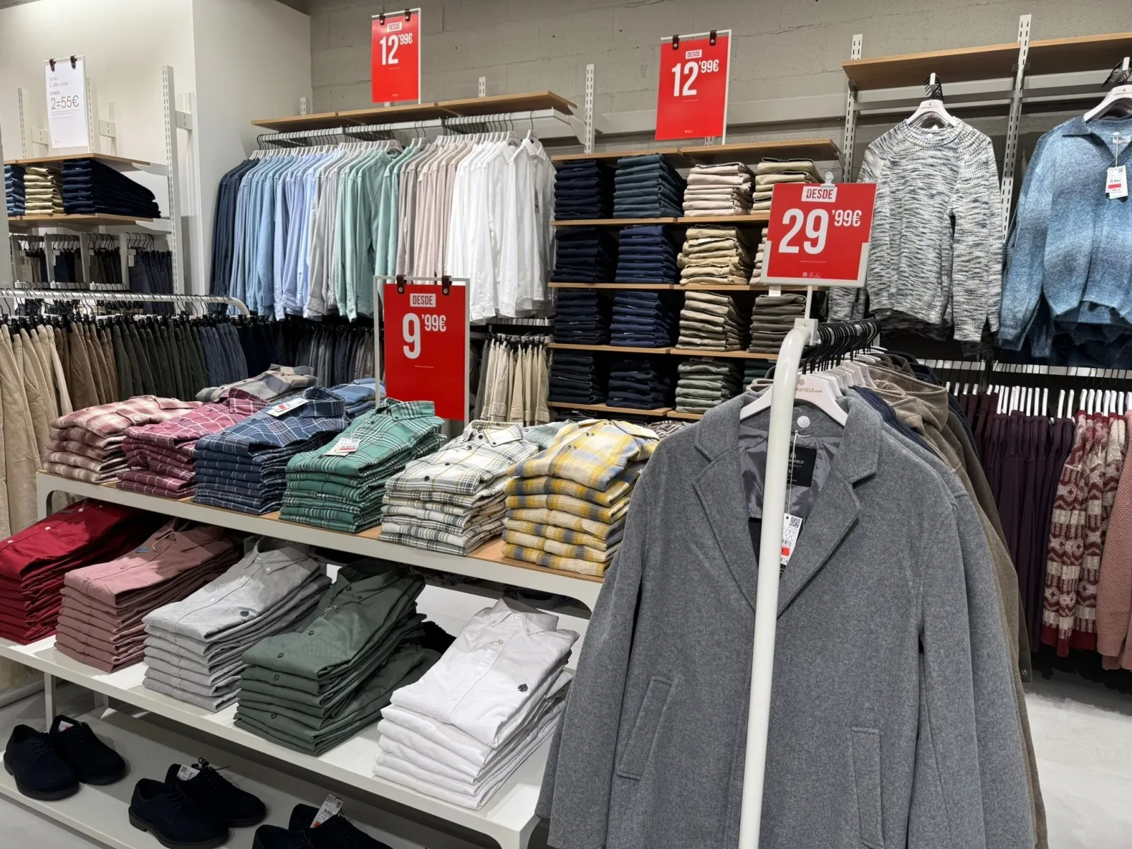 Foto 6 - FOTOS | Descuentos de hasta el 70% en Springfield, que inaugura una gran tienda en El Tormes