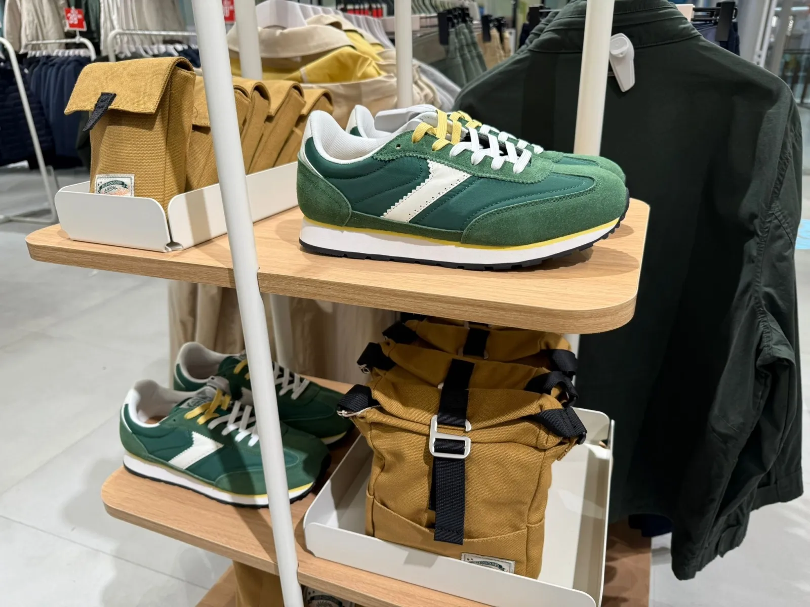 Foto 5 - FOTOS | Descuentos de hasta el 70% en Springfield, que inaugura una gran tienda en El Tormes