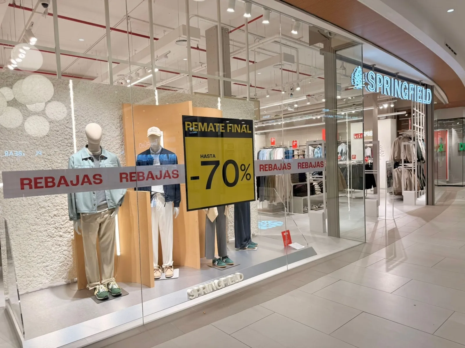 Foto 3 - FOTOS | Descuentos de hasta el 70% en Springfield, que inaugura una gran tienda en El Tormes