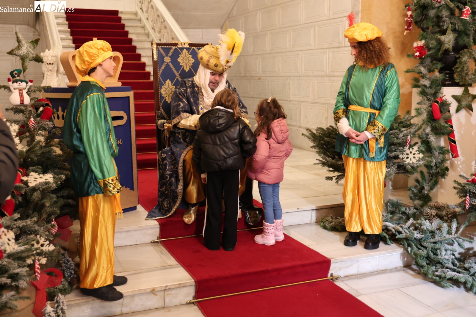 El Cartero Real recoge cartas en el Ayuntamiento de Salamanca