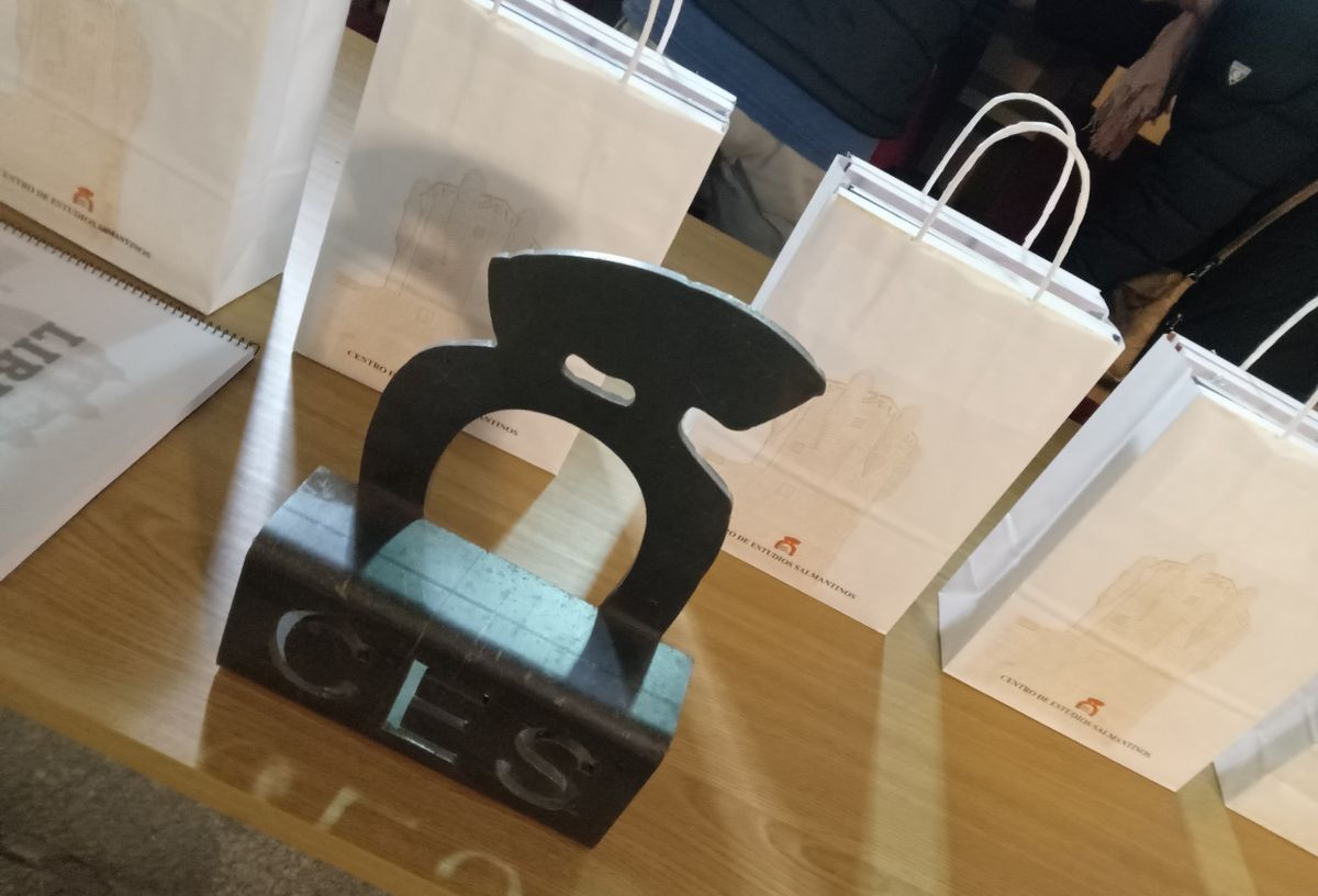 El Centro de Estudios Salmantinos entrega el Premio Villar y Macías 2025 a Francisco Javier Barragués