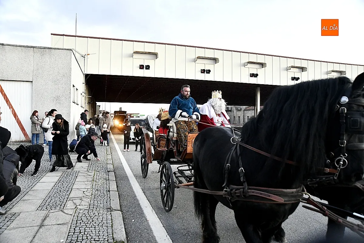 Los Reyes Magos de Oriente hicieron su entrada en la frontera hispanolusa