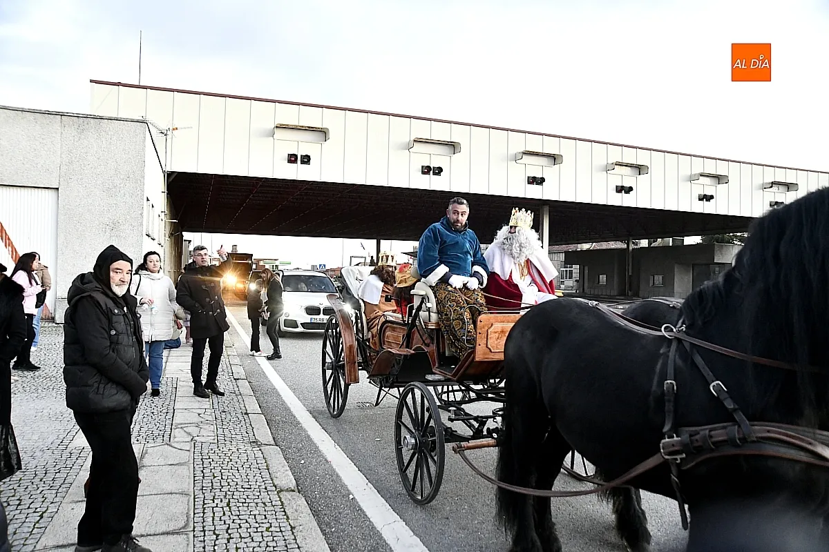 Los Reyes Magos de Oriente hicieron su entrada en la frontera hispanolusa