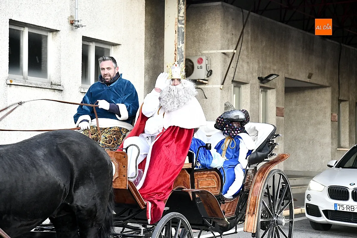 Los Reyes Magos de Oriente hicieron su entrada en la frontera hispanolusa