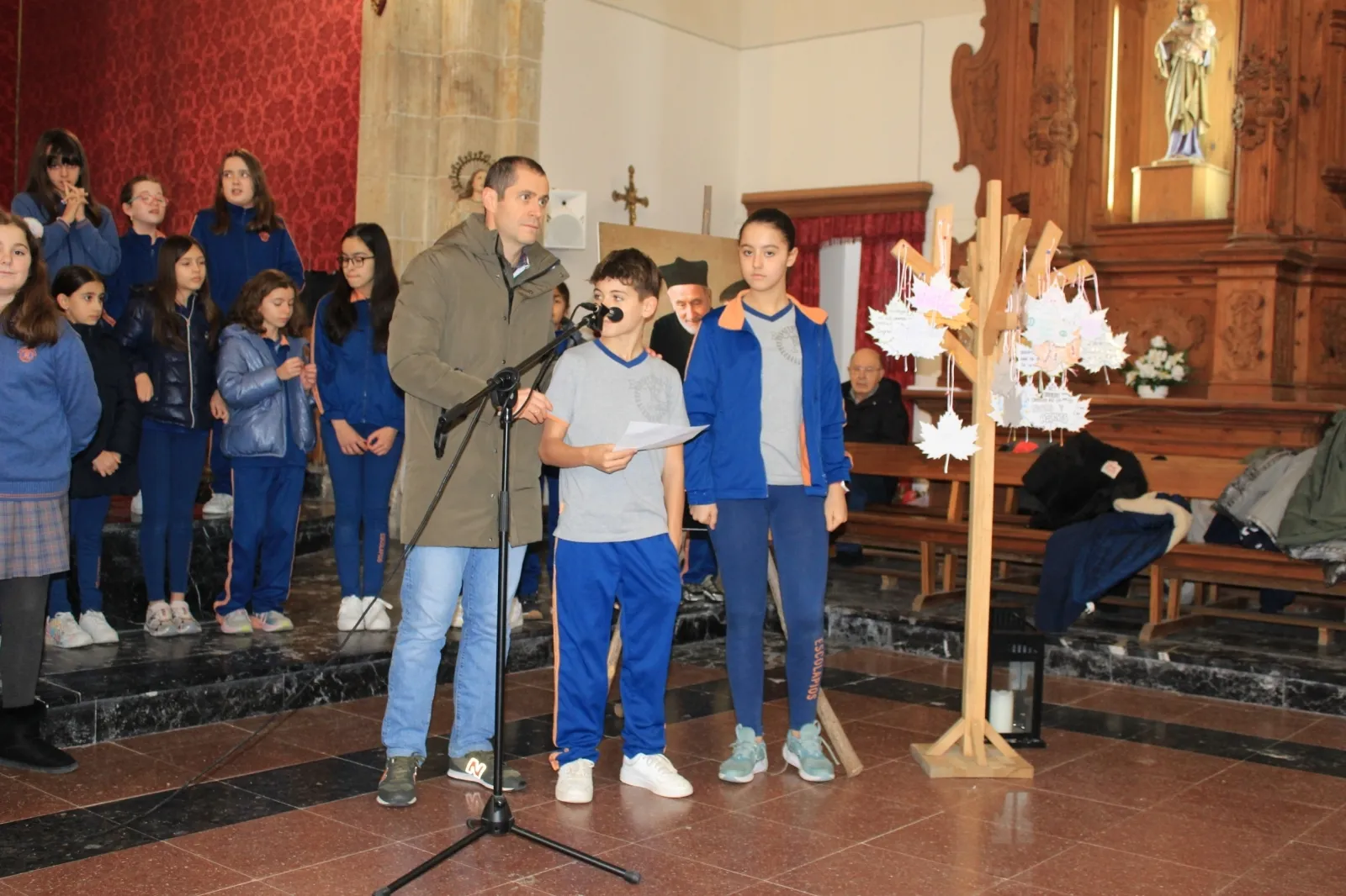 Foto 9 - El Colegio Calasanz teje un compromiso colectivo por la convivencia en el D&iacute;a Escolar de la Paz (Fotos)