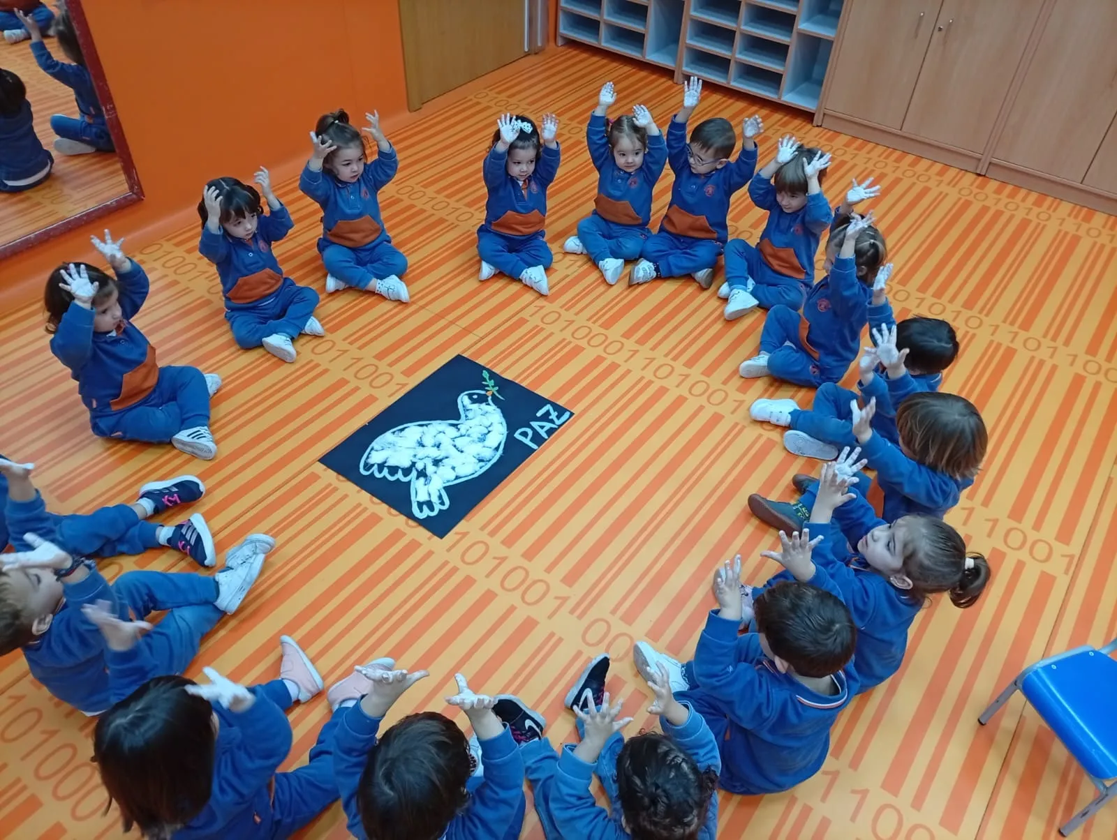Foto 7 - El Colegio Calasanz teje un compromiso colectivo por la convivencia en el D&iacute;a Escolar de la Paz (Fotos)