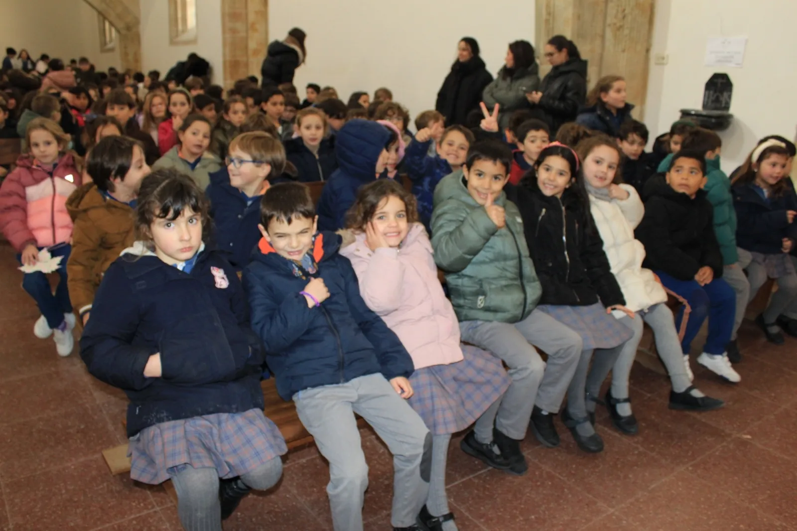 Foto 6 - El Colegio Calasanz teje un compromiso colectivo por la convivencia en el D&iacute;a Escolar de la Paz (Fotos)