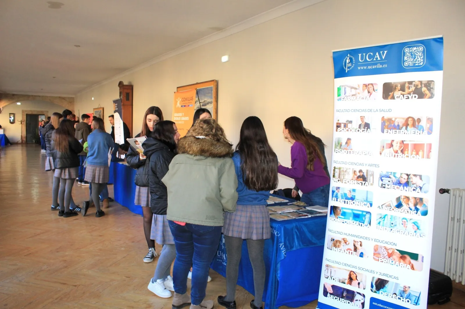 Foto 8 - FOTOS | Universidades, Polic&iacute;a y Guardia Civil muestran sus salidas laborales a los estudiantes del Calasanz