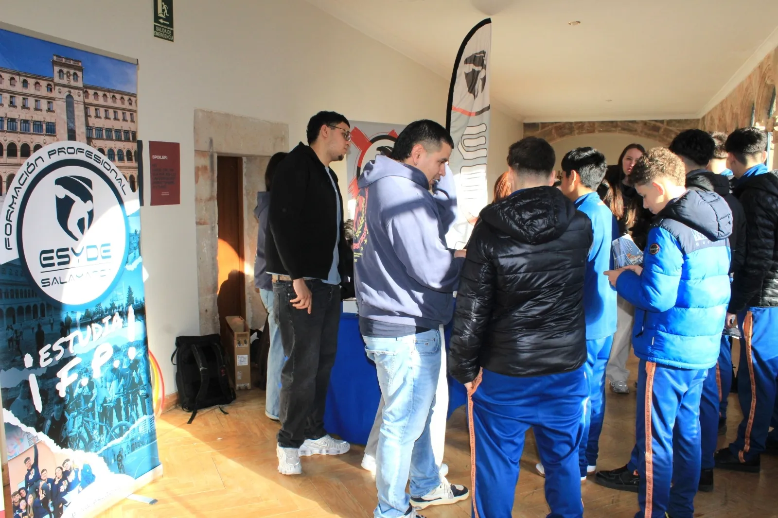 Foto 3 - FOTOS | Universidades, Polic&iacute;a y Guardia Civil muestran sus salidas laborales a los estudiantes del Calasanz
