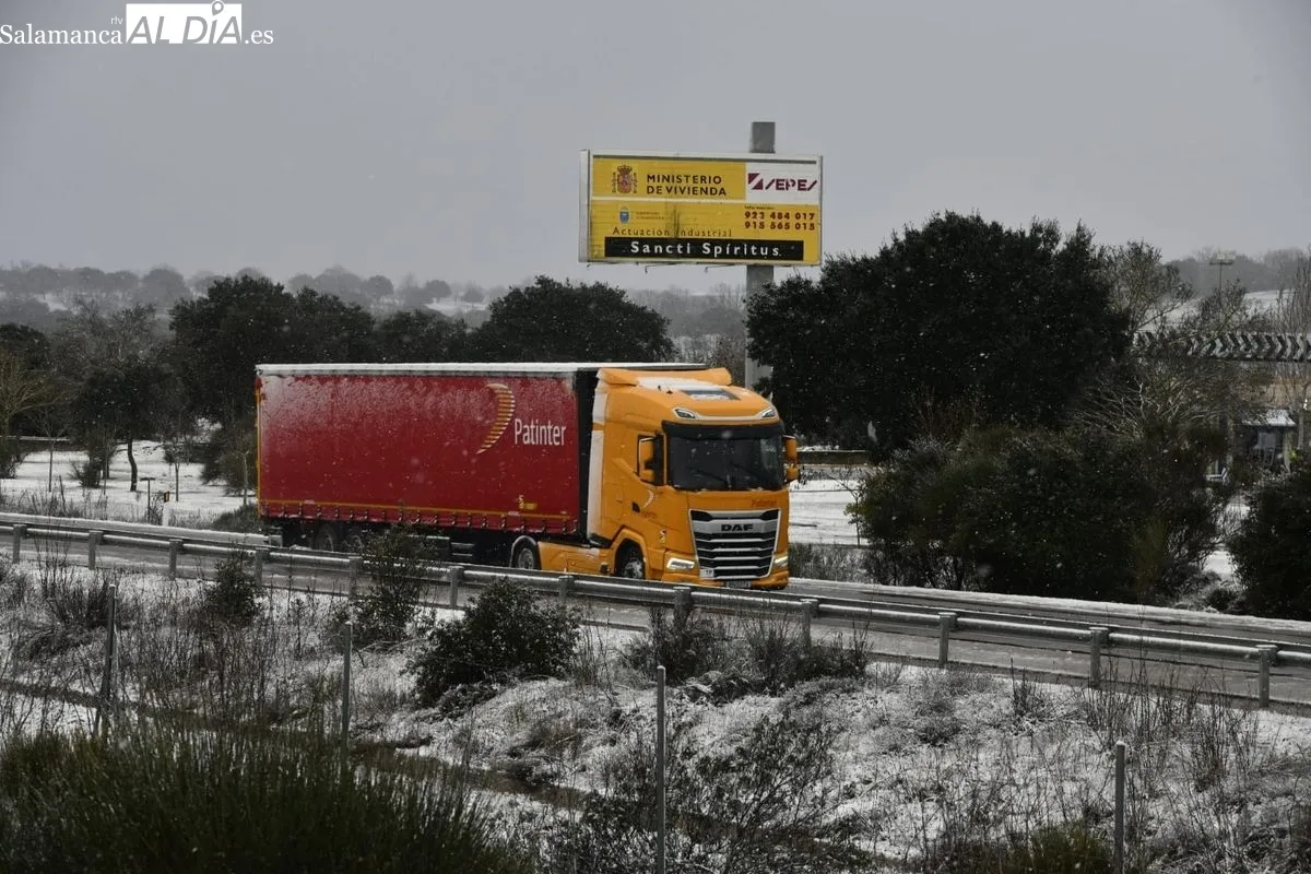 Camiones retenidos por la nieve en Sancti-Spiritus. Foto de Adrián Martín