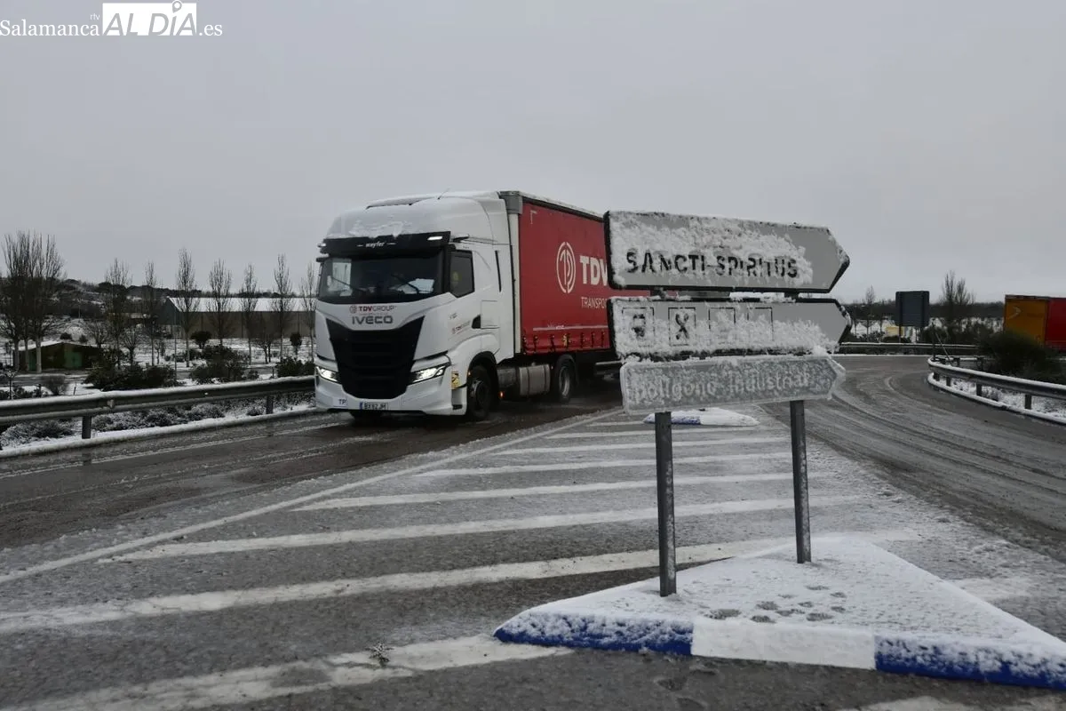 Camiones retenidos por la nieve en Sancti-Spiritus. Foto de Adrián Martín