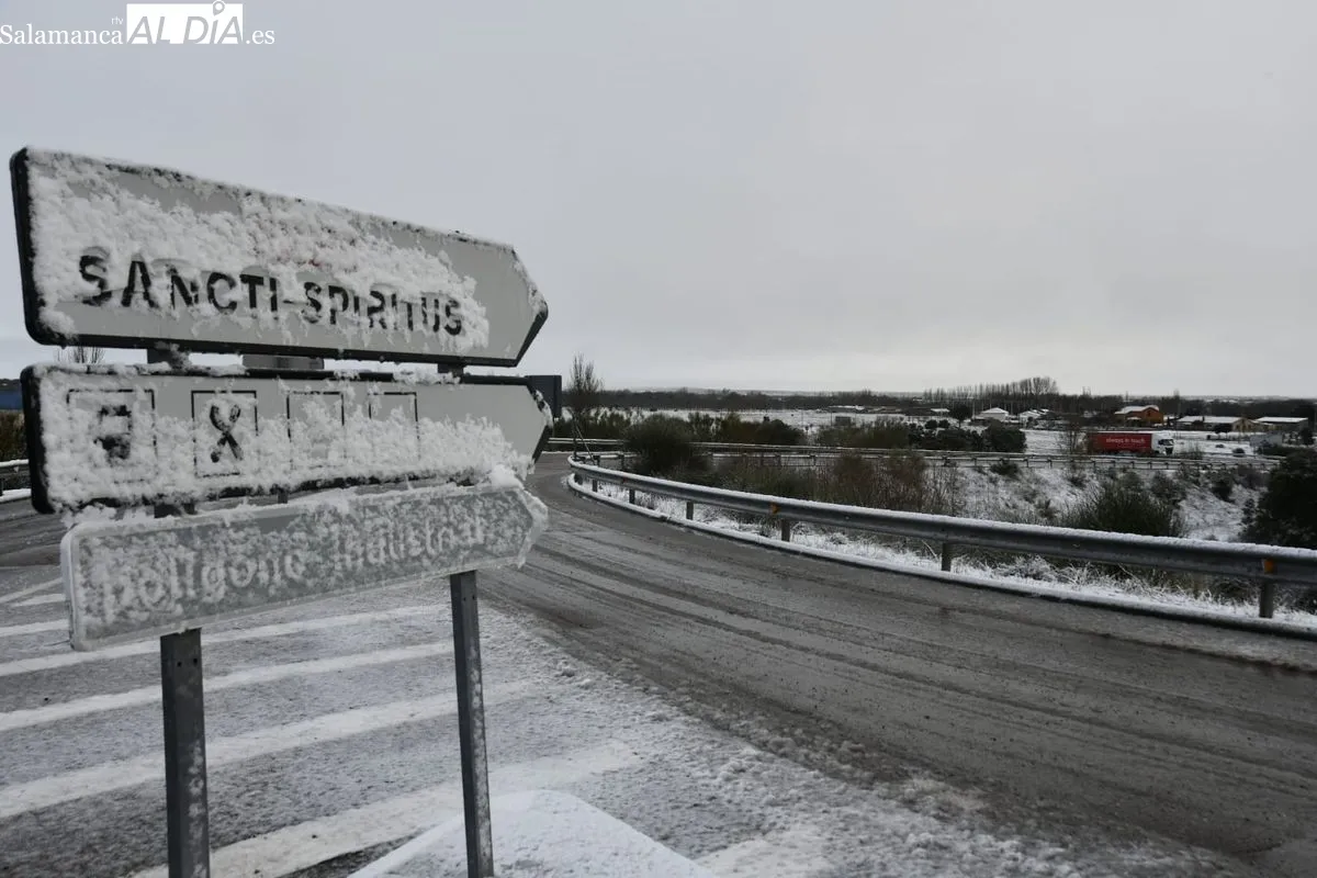Camiones retenidos por la nieve en Sancti-Spiritus. Foto de Adrián Martín