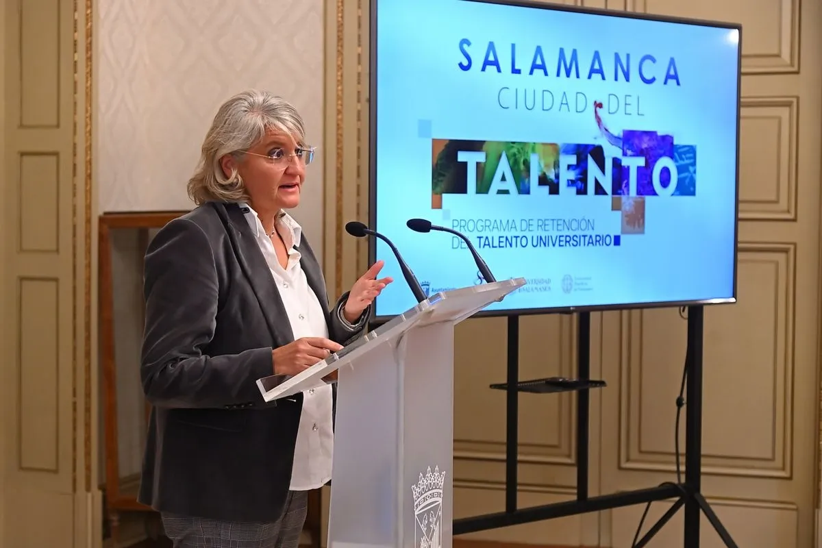 El alcalde de la ciudad, Carlos García Carbayo; el rector de la USAL, Juan Manuel Corchado; y la vicerrectora de Comunidad Universitaria y Estudiantes de la UPSA, María Hinojal Benavente, explicaron este programa