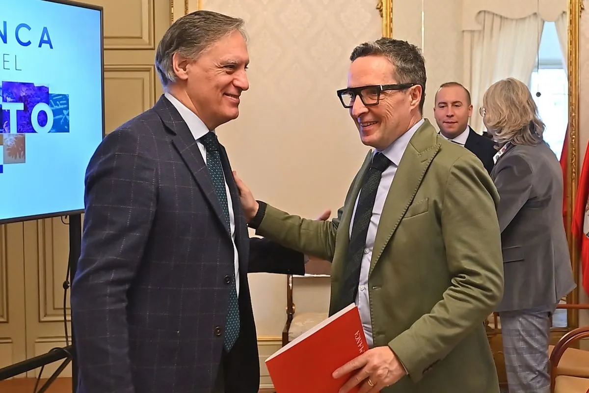 El alcalde de la ciudad, Carlos García Carbayo; el rector de la USAL, Juan Manuel Corchado; y la vicerrectora de Comunidad Universitaria y Estudiantes de la UPSA, María Hinojal Benavente, explicaron este programa