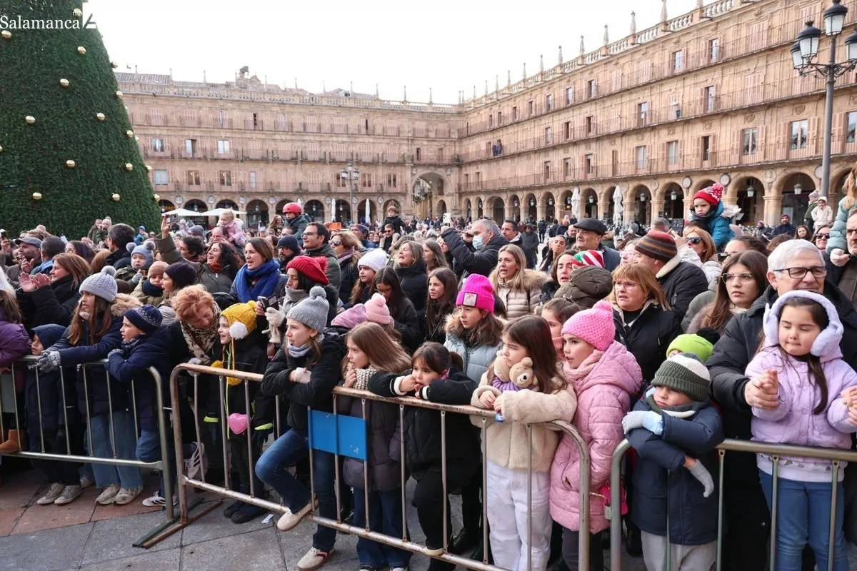 La música de Chloe DelaRosa, broche de oro a la recepción de los Reyes Magos en Salamanca. Foto de David Sañudo