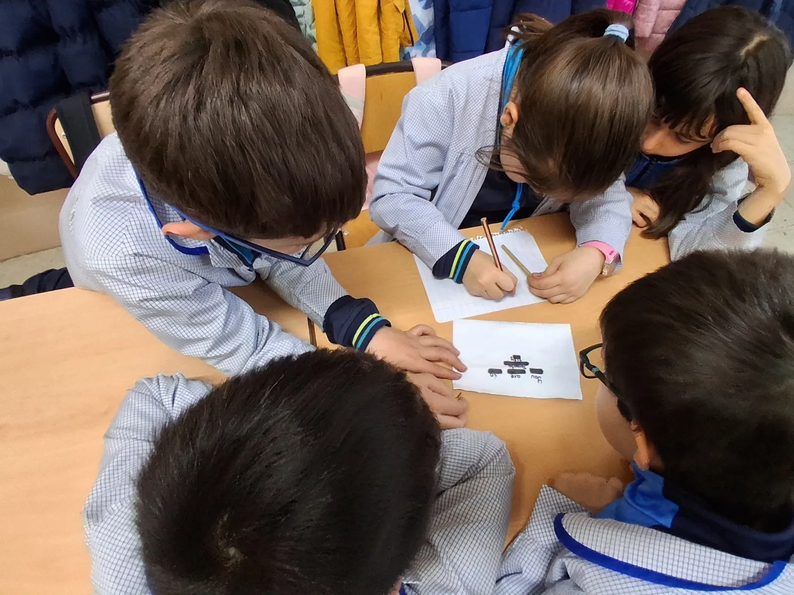 Foto 8 - Un  'escape room' pone a prueba el ingl&eacute;s de estos escolares salmantinos