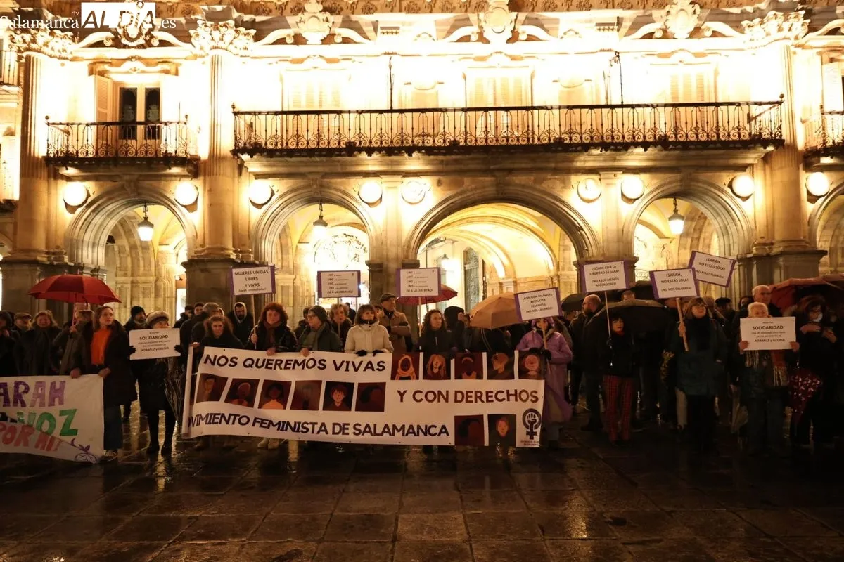 Concentración en la Plaza Mayor de Salamanca en apoyo a Sarah Santaolalla. Fotos: David Sañudo