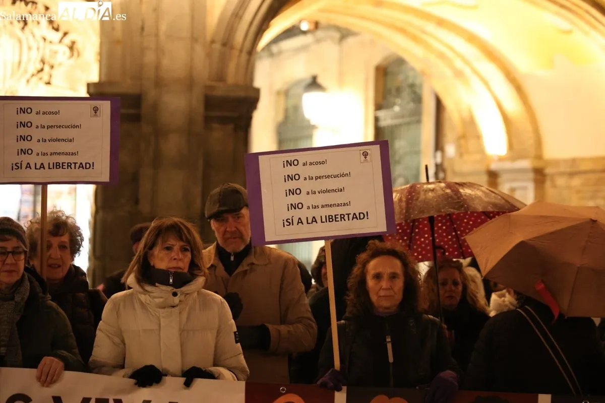 Concentración en la Plaza Mayor de Salamanca en apoyo a Sarah Santaolalla. Fotos: David Sañudo