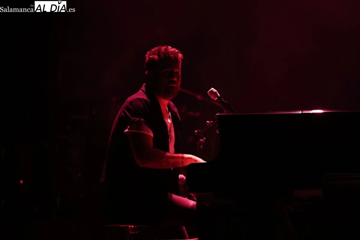 Pablo López en su concierto en el Palacio de Congresos de Salamanca. Foto: David Sañudo
