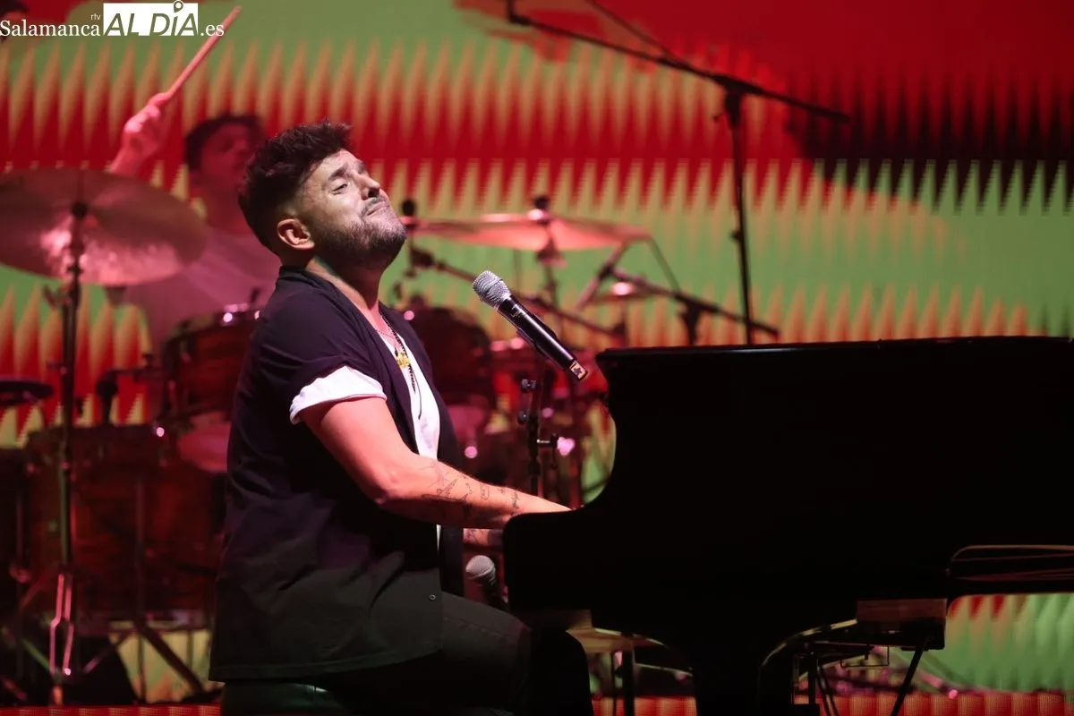 Pablo López en su concierto en el Palacio de Congresos de Salamanca. Foto: David Sañudo