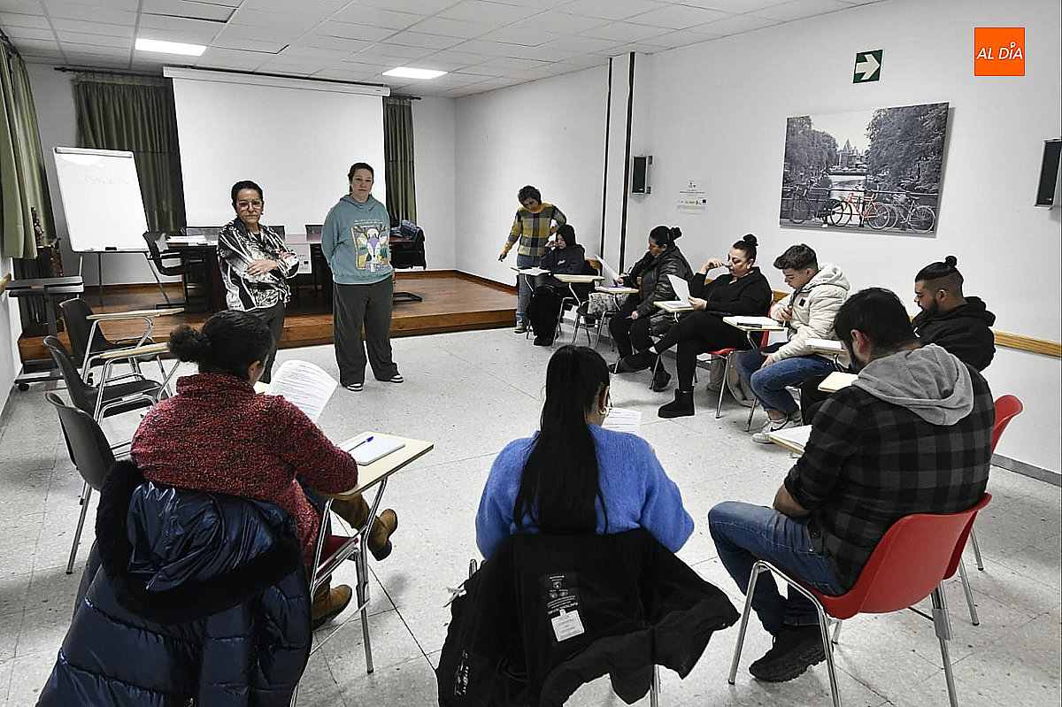 8 personas inician el curso de Operaciones Básicas de Cocina 