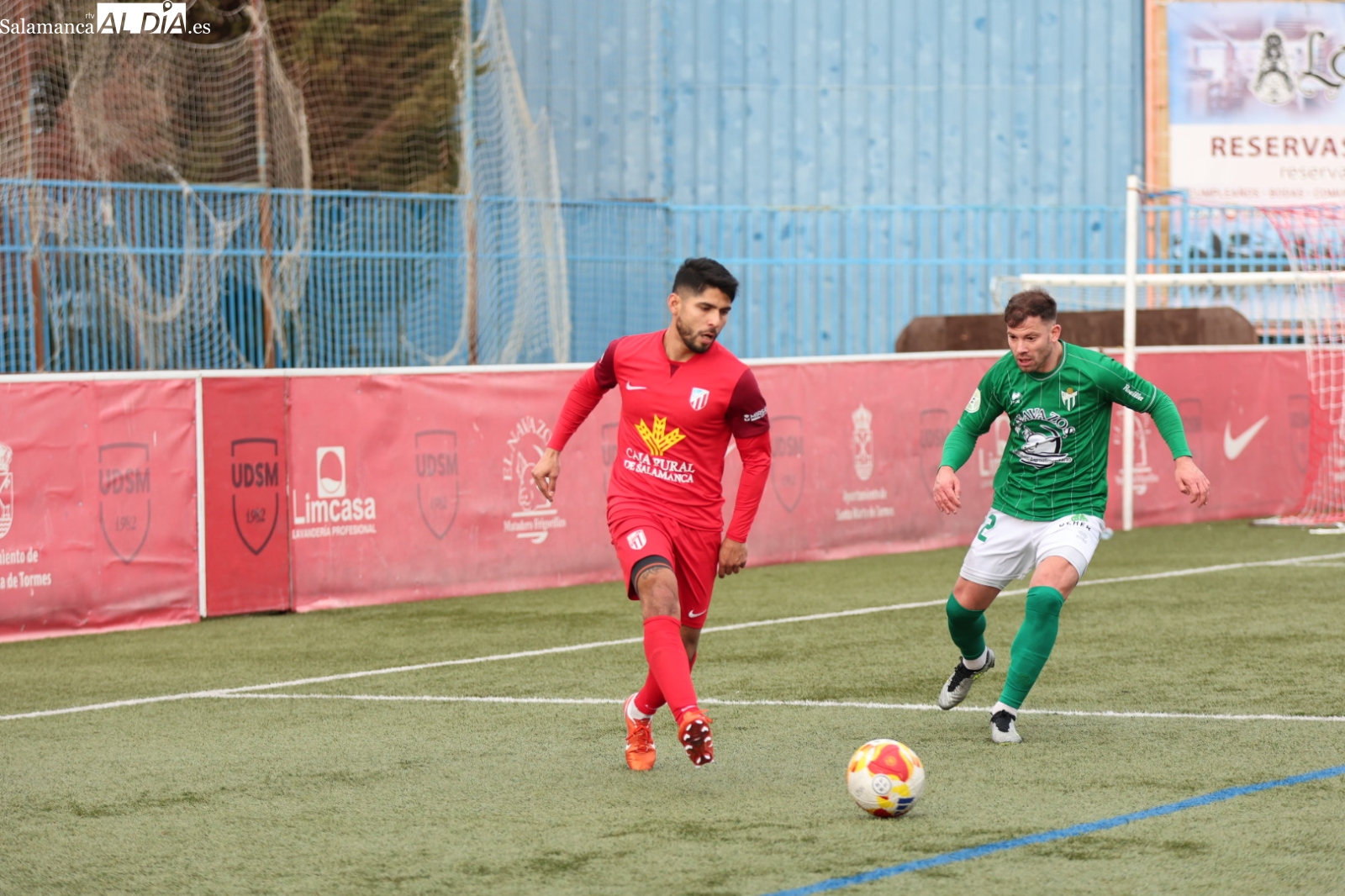 FOTOS | El Santa Marta presenta su candidatura a soñar con el ascenso directo tras ganar el derbi charro al CD Guijuelo (1-0)