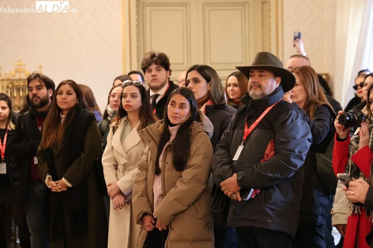 El concejal de Cultura y Turismo, Ángel Fernández, junto a los participantes en la 56ª edición de los Cursos de Especialización en Derecho de la Fundación General de la Universidad de Salamanca | FOTOS: David Sañudo 