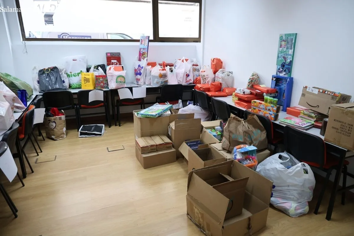 La magia de los Reyes llega a YMCA Salamanca para repartir ilusión y regalos a 150 menores vulnerables | FOTOS: David Sañudo 