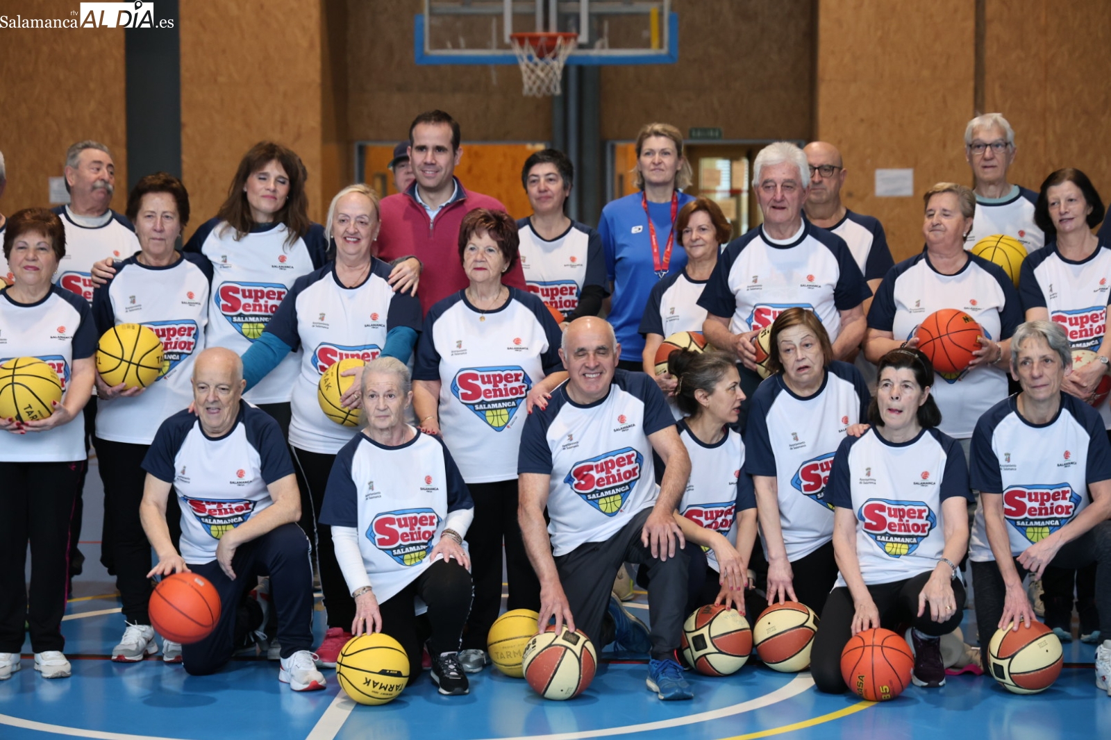 FOTOS | 50 hombres y mujeres mayores de 55 años participan en una nueva edición del programa de baloncesto adaptado ‘SuperSenior’