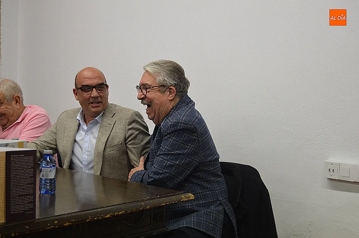 Presentación del libro autobiográfico de Lauren 