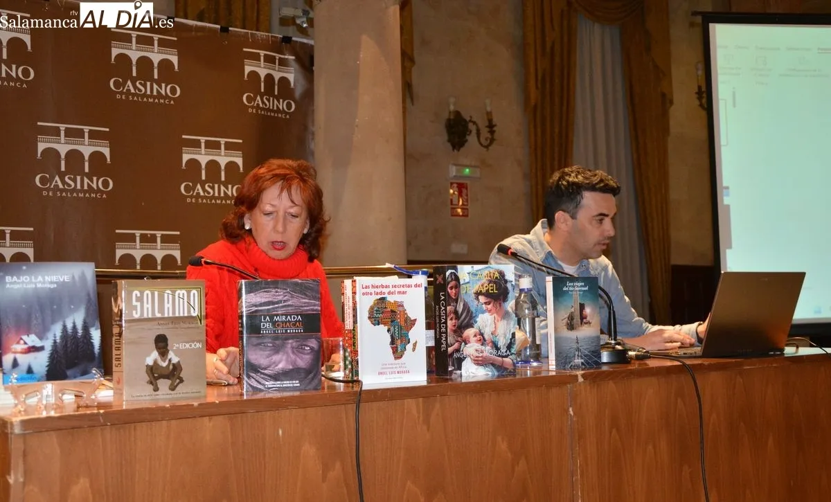 Ángel Luis Moraga presenta en el Casino de Salamanca su libro de relatos con un alegato contra la violencia sobre las mujeres 