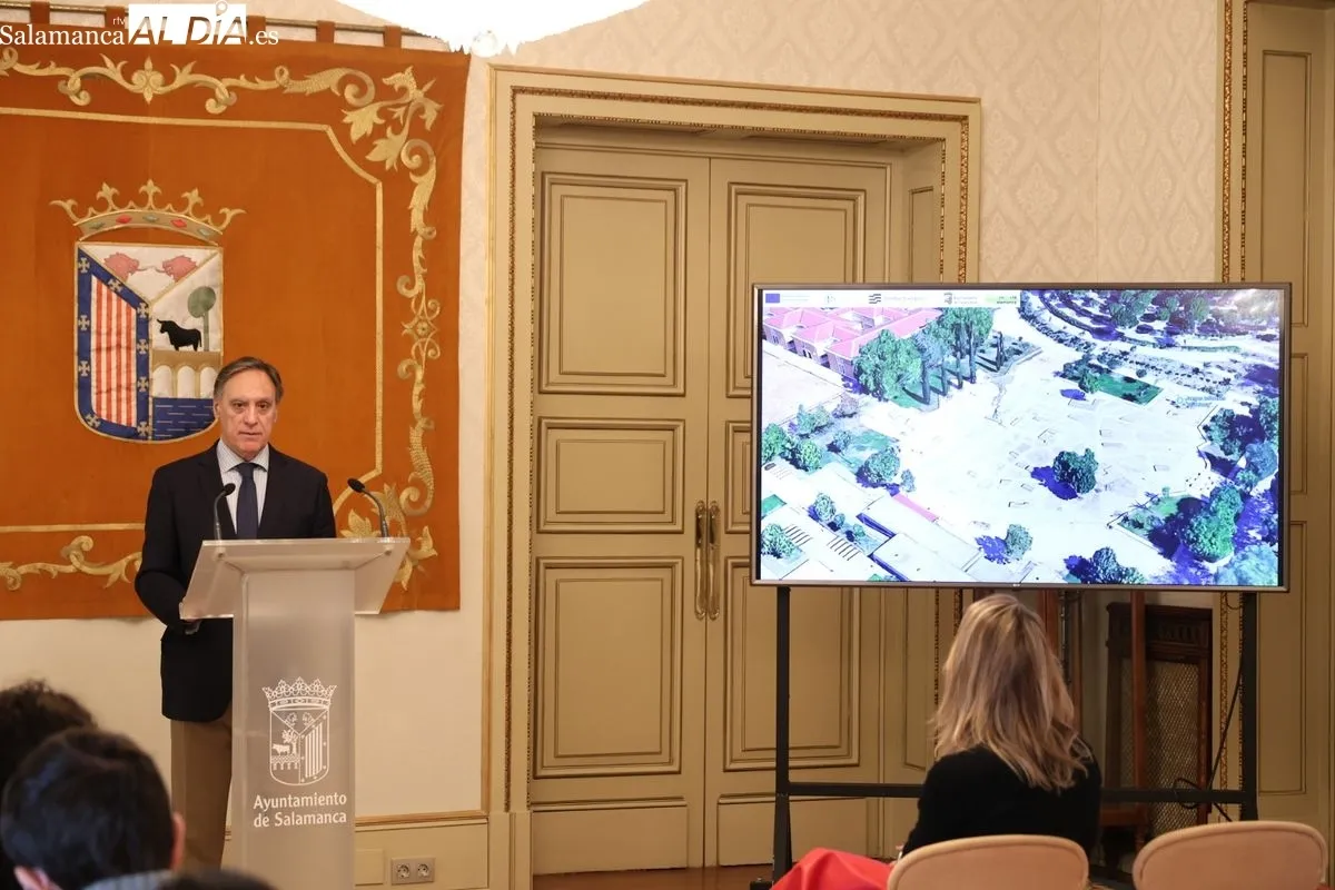 El alcalde, Carlos García Carbayo, ha detallado este jueves una actuación que contará con un presupuesto de licitación de 986.819 euros y un plazo de ejecución de cuatro meses. Foto de David Sañudo