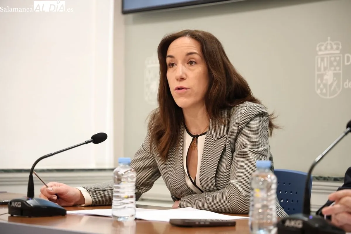 El presidente de la Diputación, Javier Iglesias, y la diputada de Medio Ambiente, Pilar Sánchez, presentan el nuevo Centro de Protección Animal de la Provincia de Salamanca ‘La Trufa’. Foto de David Sañudo