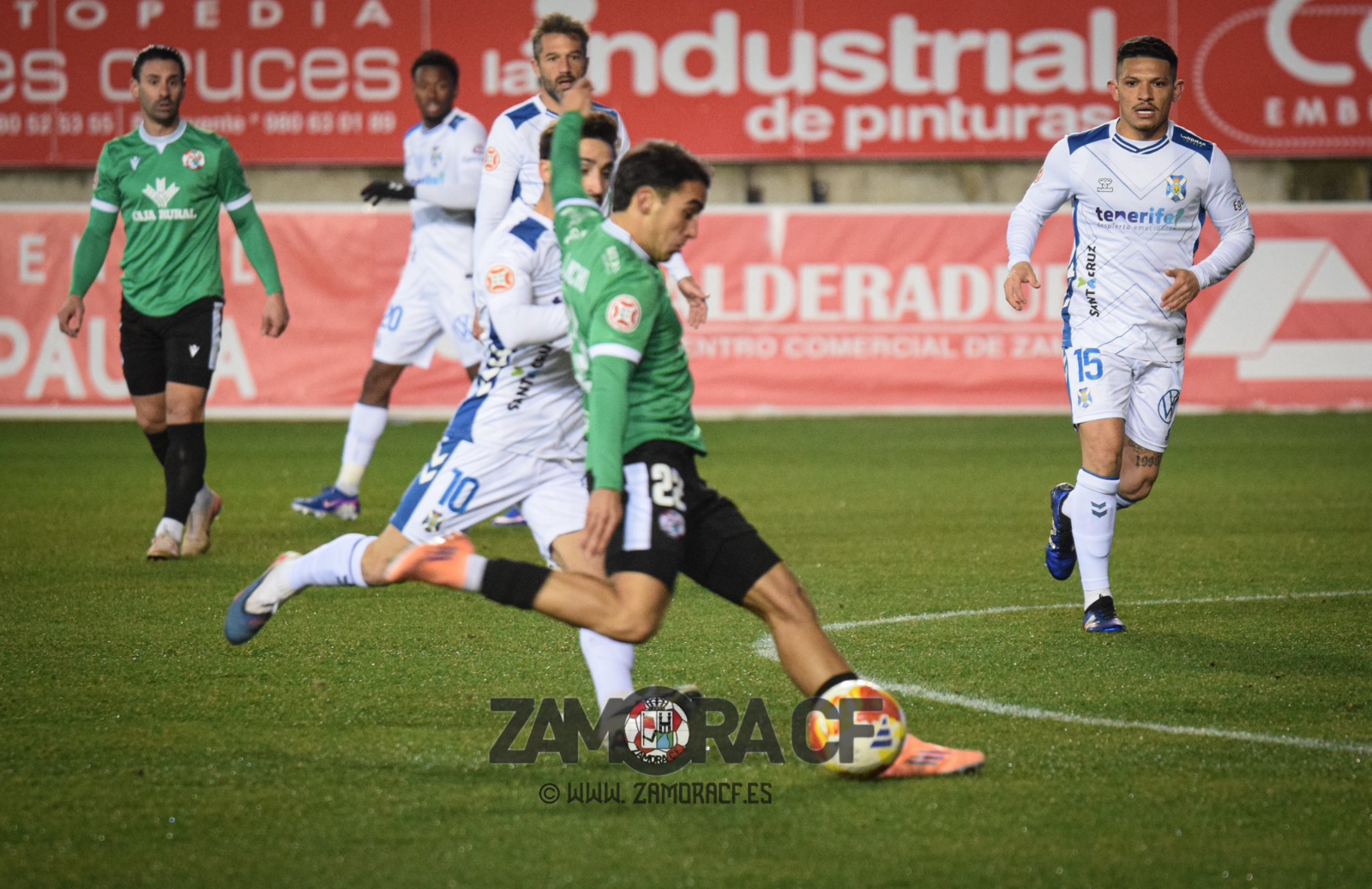 La RFEF multa al Tenerife, que pagó 15.000 euros al Zamora para que jugase con su segunda equipación