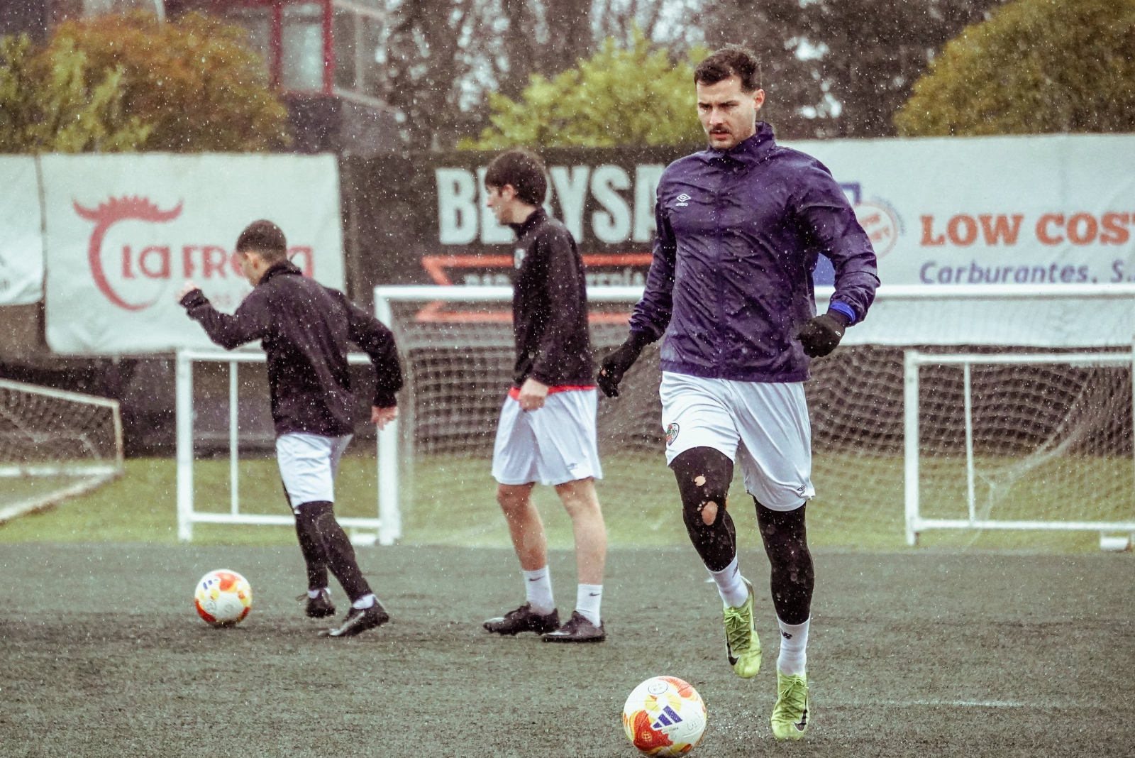 Pulpón, al margen por precaución en una intensa sesión bajo la lluvia en el Tori para el Salamanca UDS; Aimar, OK